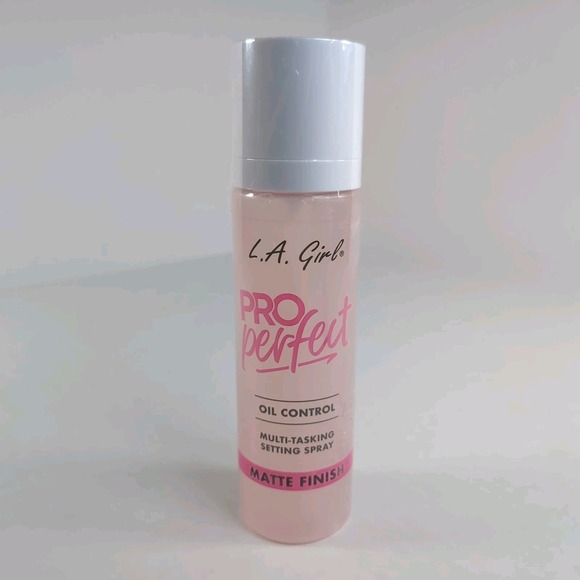 L.A. Girl Other - LA Girl Pro Perfect Oil Control Multi-Tasking Setting Spray Matte Finish NEW 3.5